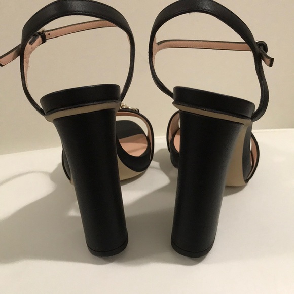 Gucci heels small scuff on the tip of the right foot shoe - Picture 4 of 10